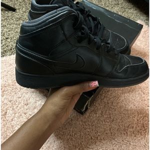 All black Air Jordan 1 mid